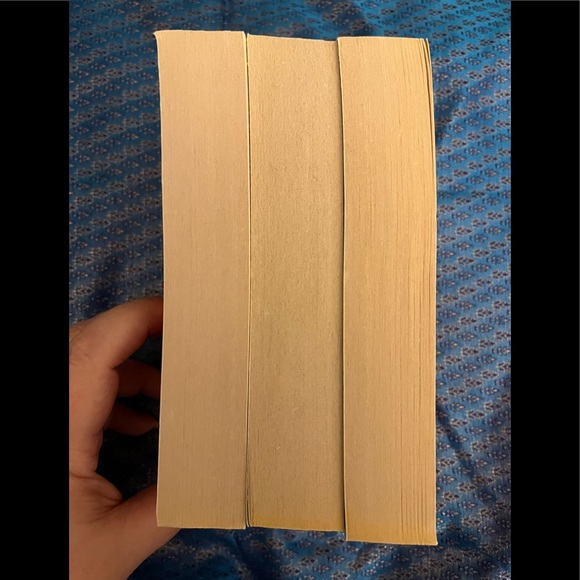 Summer/Beach Reads - Catherine Coulter’s Legacy Trilogy in paperback - Picture 4 of 9